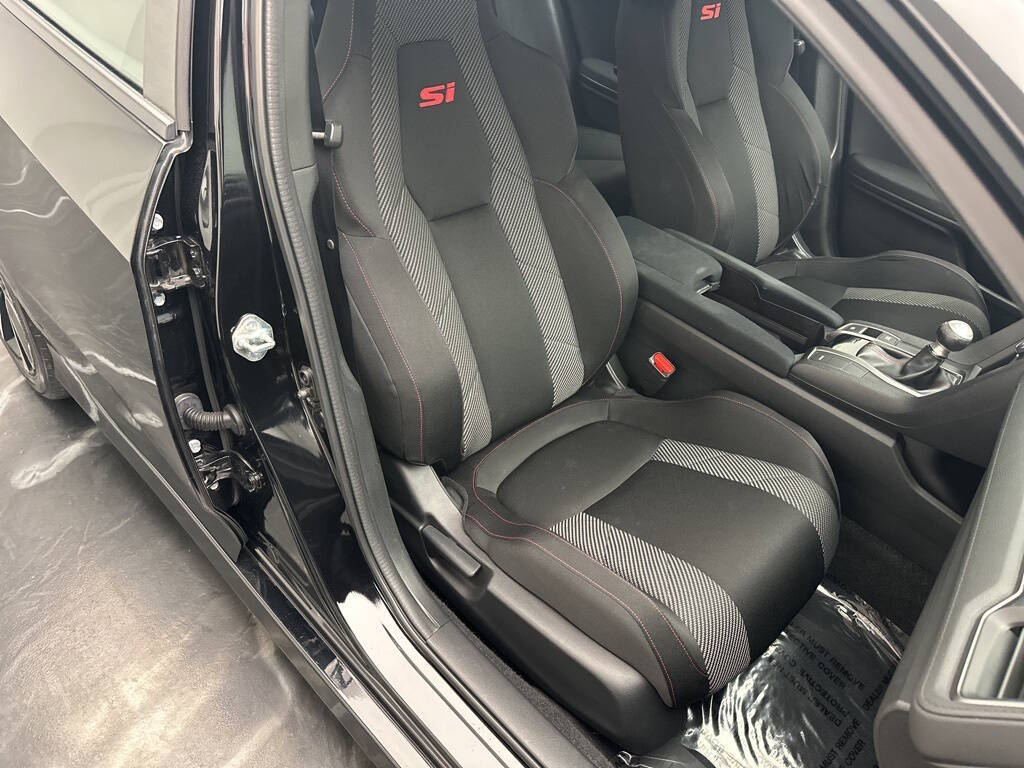 Vehicle image 9 of 31