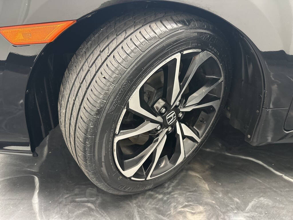 Vehicle image 28 of 31