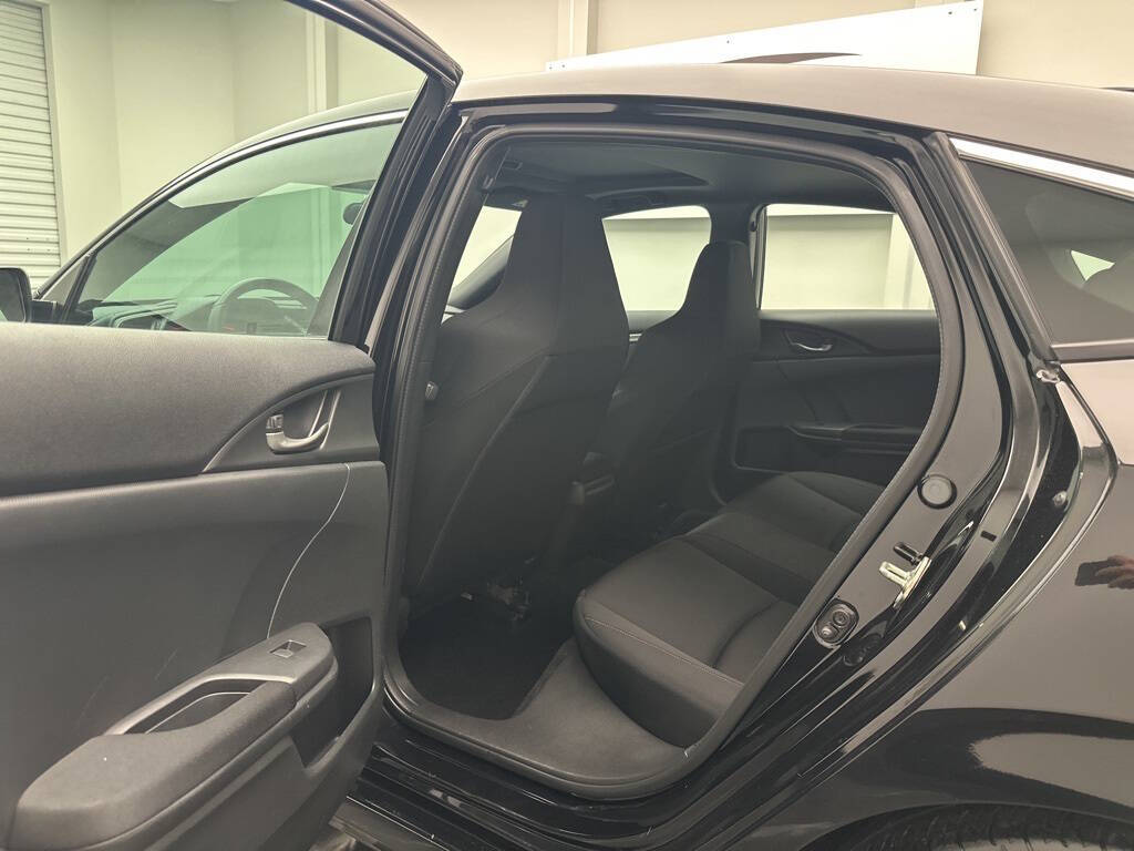 Vehicle image 6 of 31