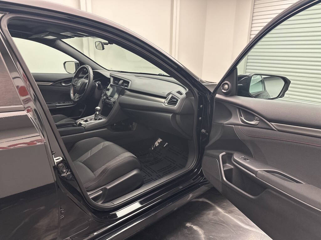 Vehicle image 8 of 31