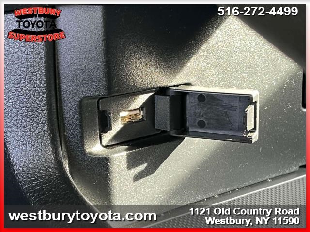 Vehicle image 24 of 34