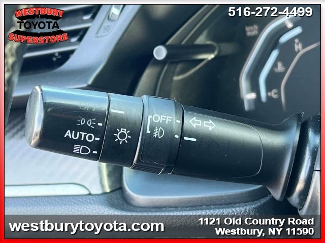 Vehicle image 25 of 34
