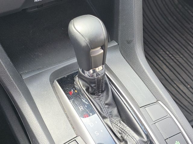 Vehicle image 22 of 32