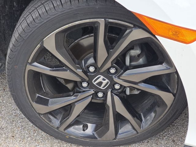 Vehicle image 9 of 32