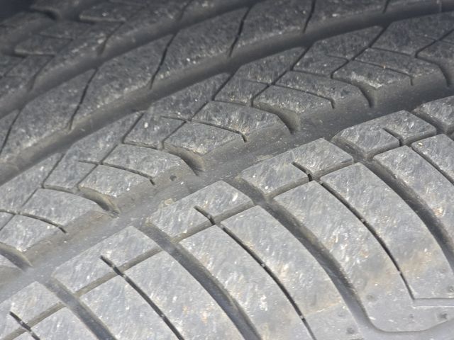 Vehicle image 10 of 32