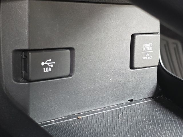 Vehicle image 27 of 32
