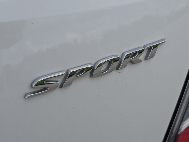 Vehicle image 28 of 32