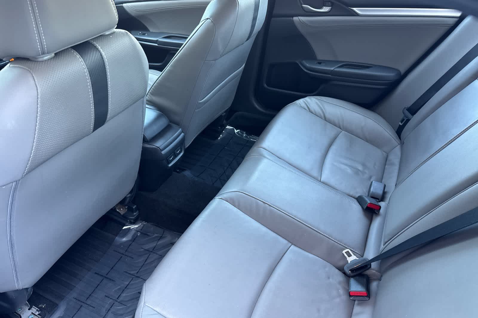 Vehicle image 11 of 29