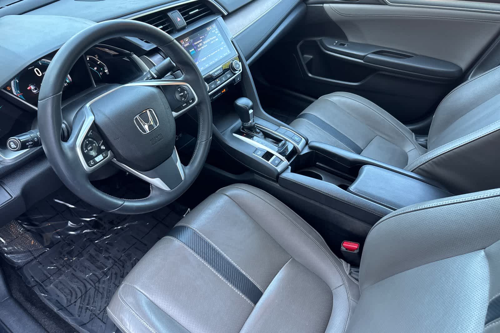 Vehicle image 28 of 29