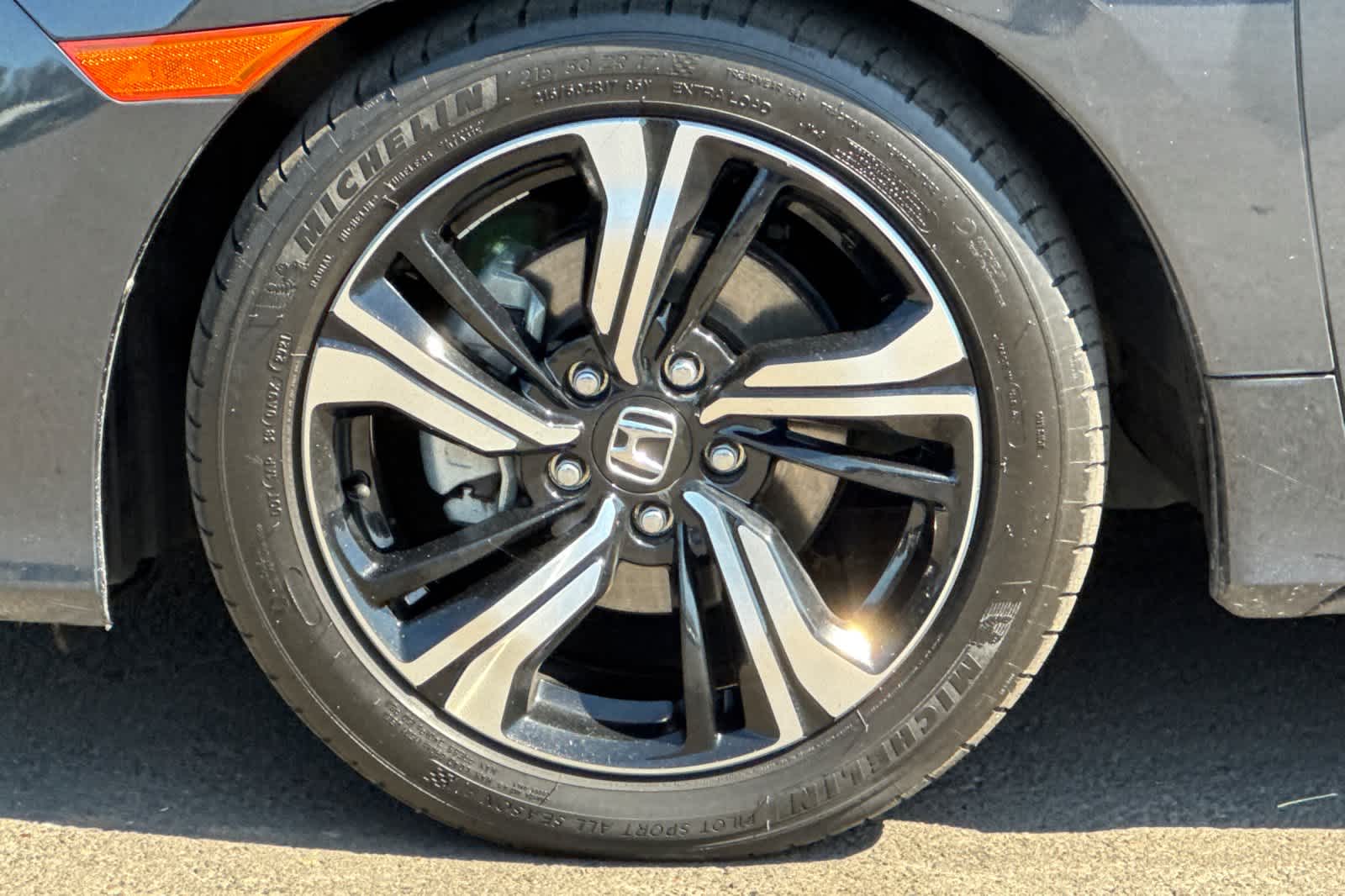Vehicle image 10 of 29