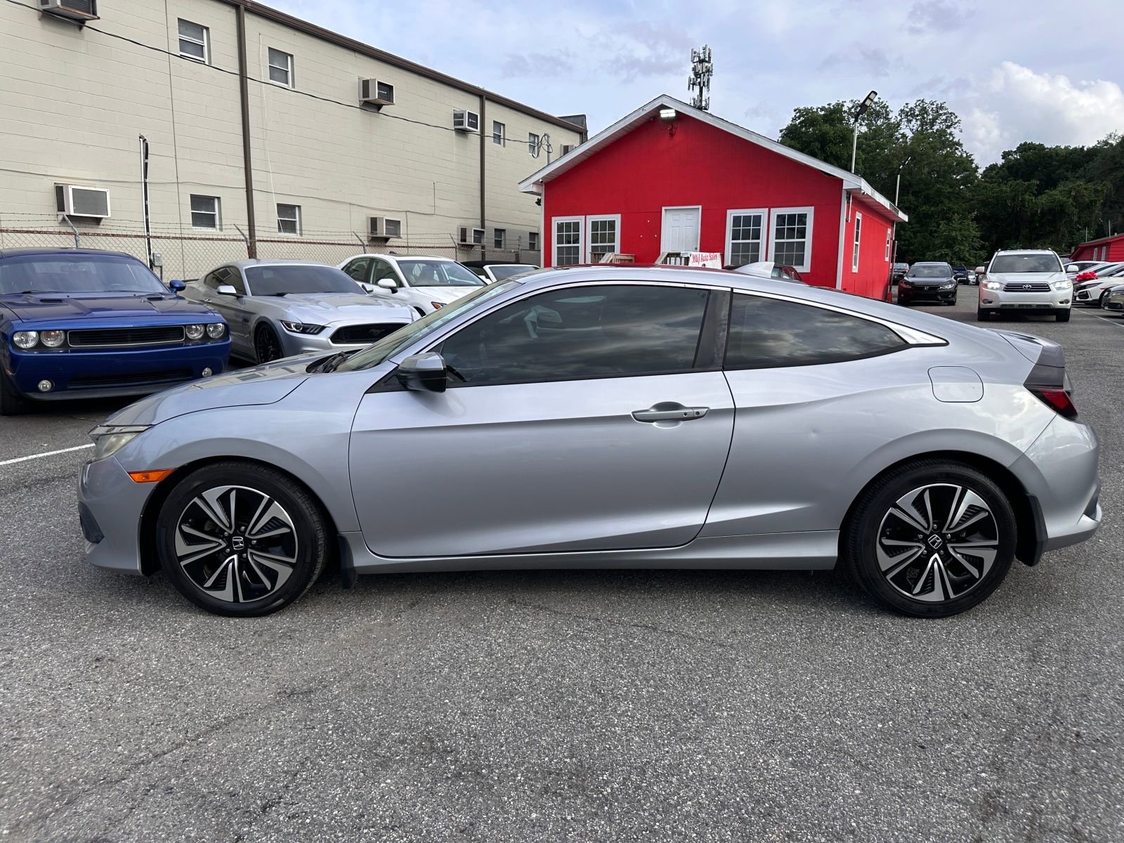 Vehicle image 8 of 20