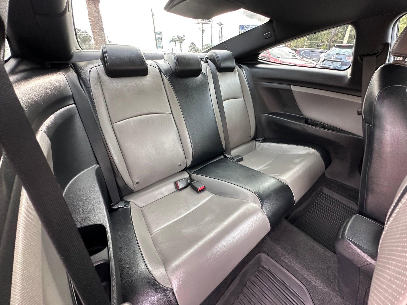 Vehicle image 16 of 20
