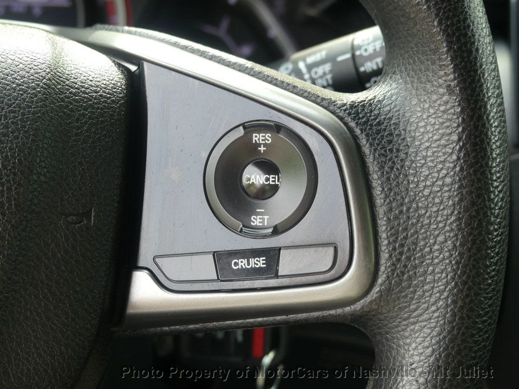 Vehicle image 33 of 44