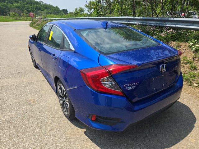 Vehicle image 4 of 6