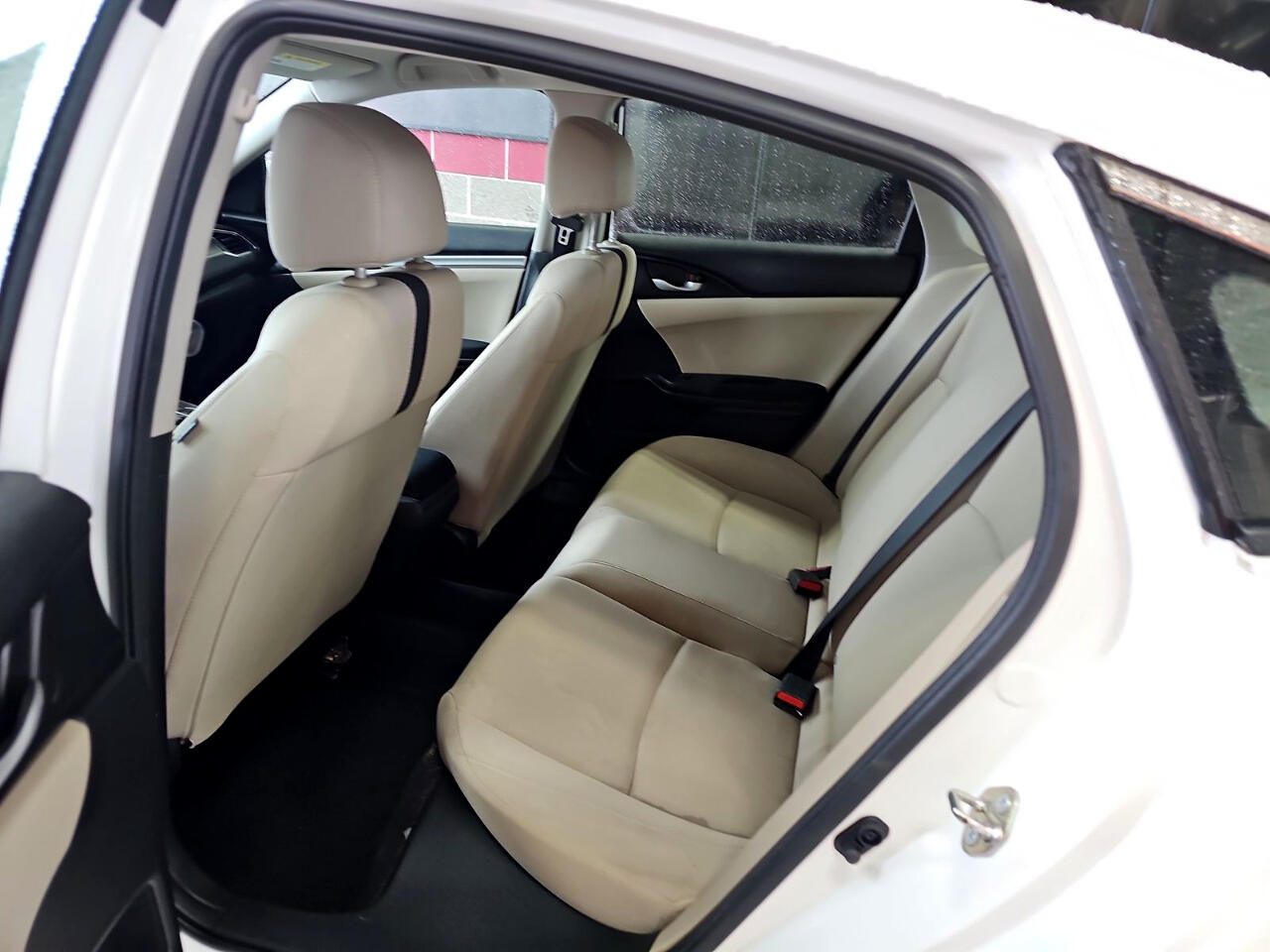 Vehicle image 9 of 11