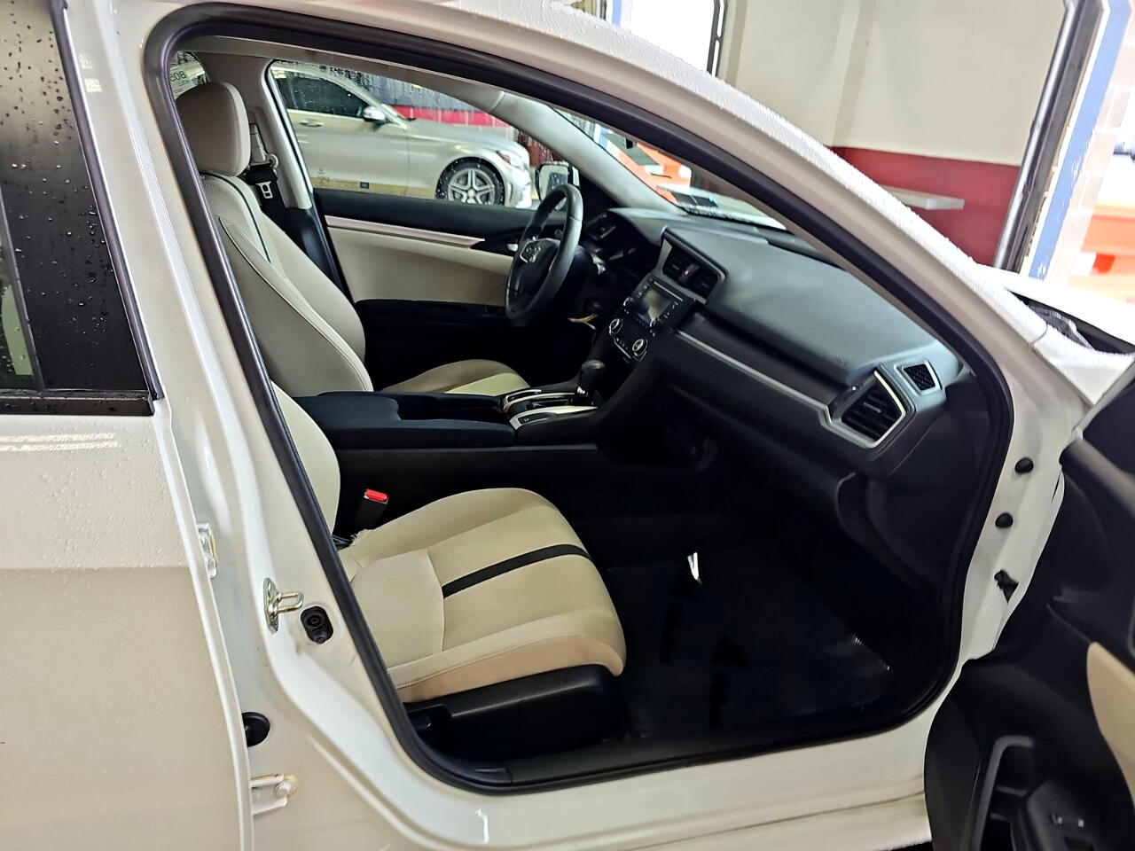 Vehicle image 8 of 11