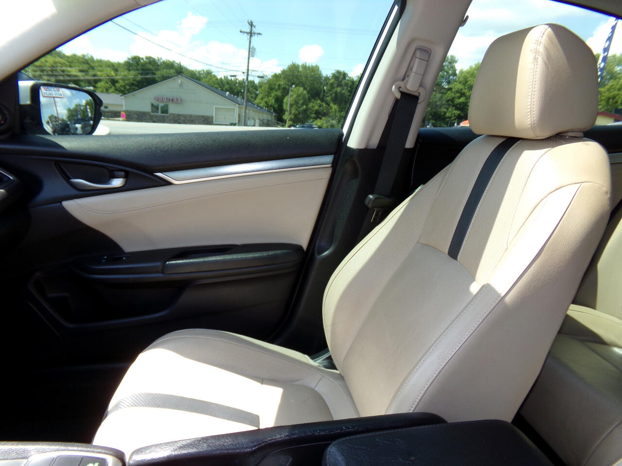 Vehicle image 10 of 18