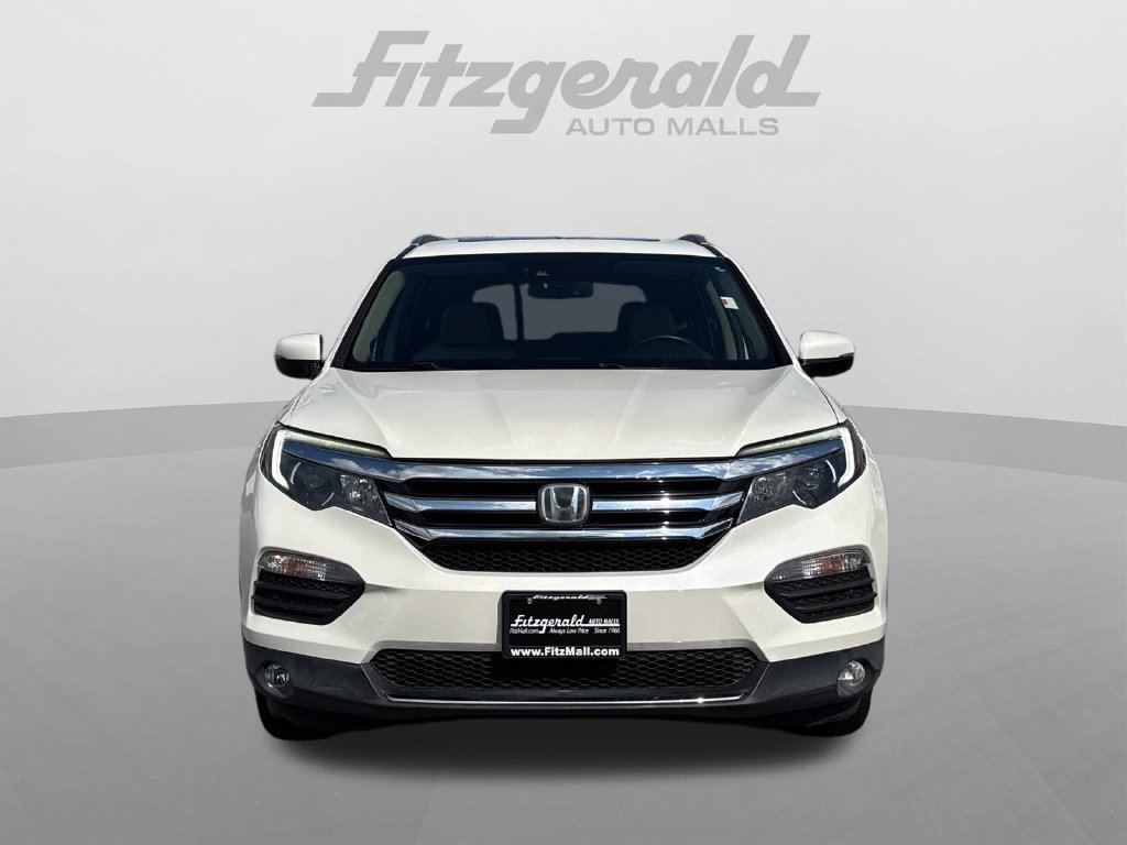 2017 Honda Pilot Elite Image 2 of 38