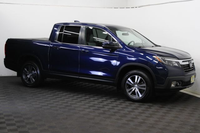 2017 Honda Ridgeline RTS Image 3 of 33