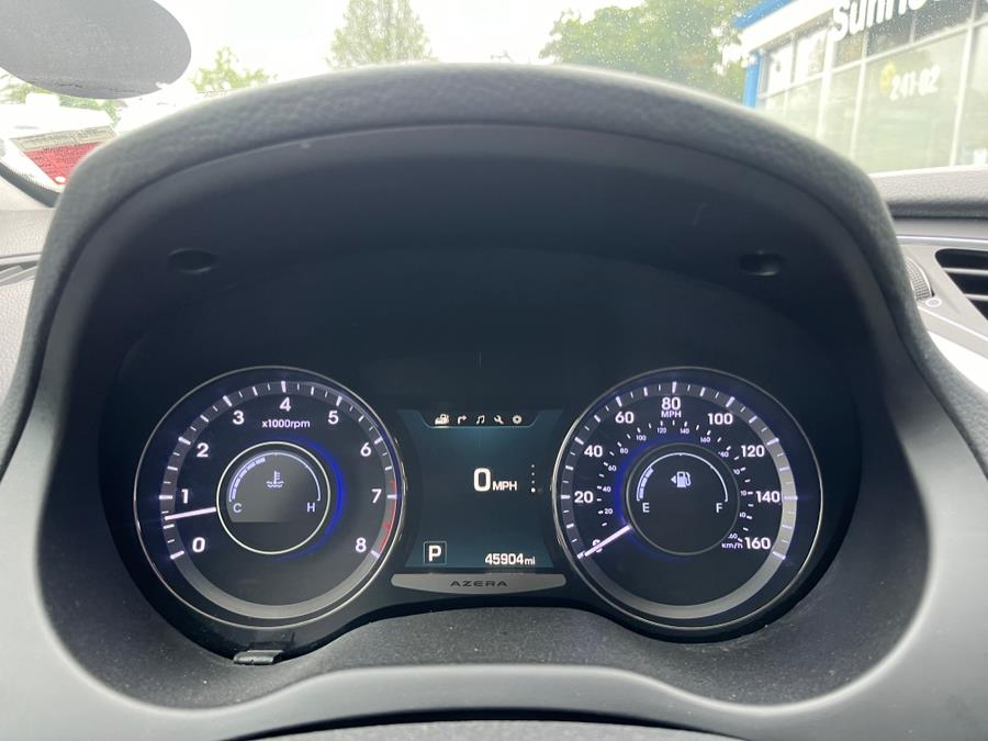 Vehicle image 18 of 32