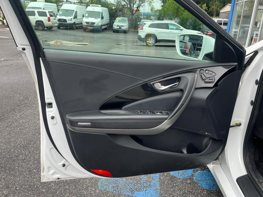Vehicle image 13 of 32