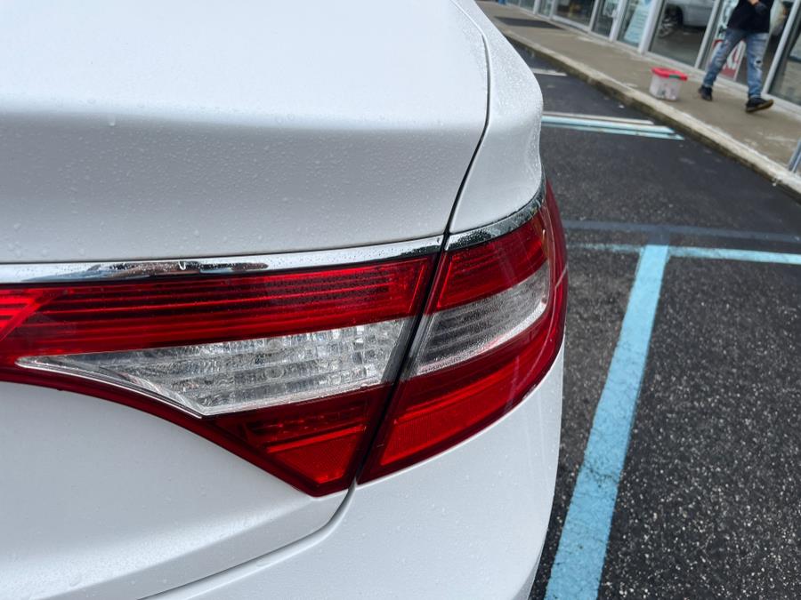 Vehicle image 12 of 32