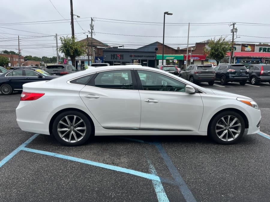 Vehicle image 4 of 32