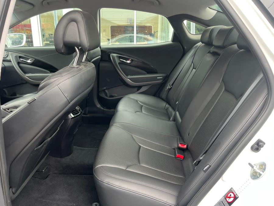 Vehicle image 21 of 32