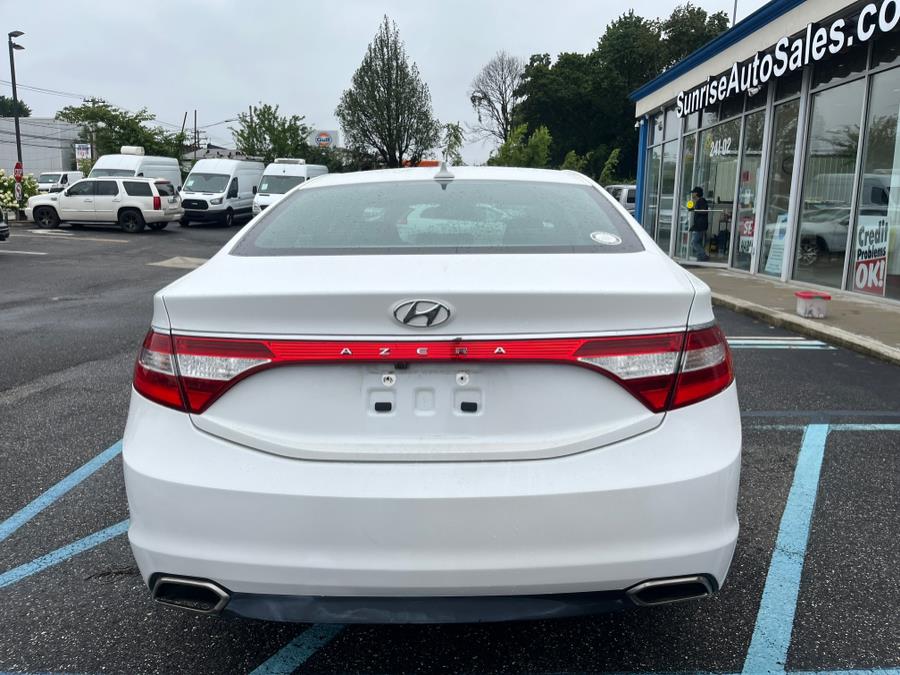 Vehicle image 6 of 32