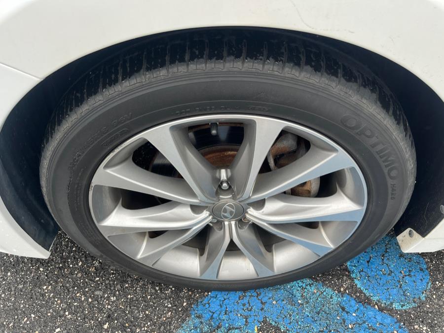 Vehicle image 29 of 32