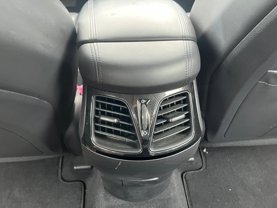 Vehicle image 23 of 32