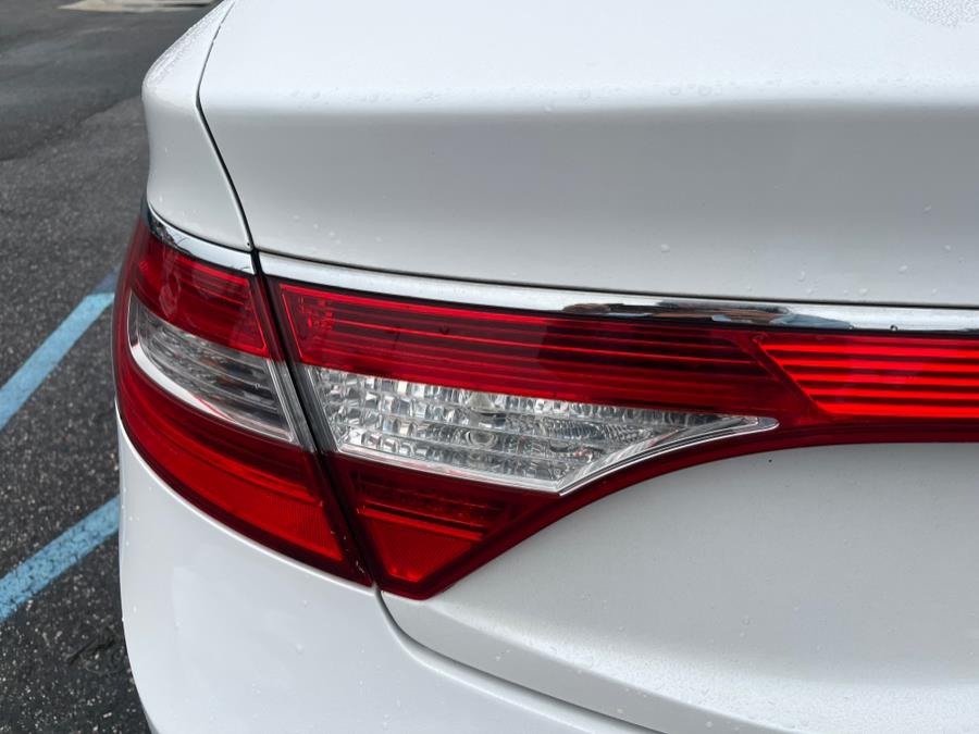 Vehicle image 11 of 32