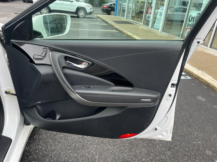 Vehicle image 16 of 32
