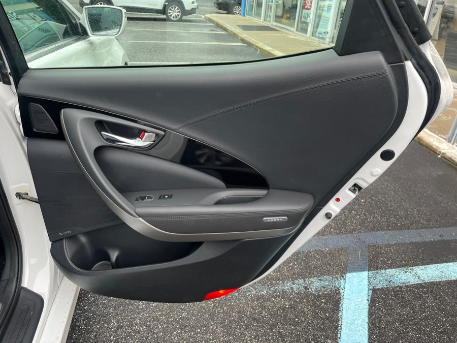Vehicle image 15 of 32