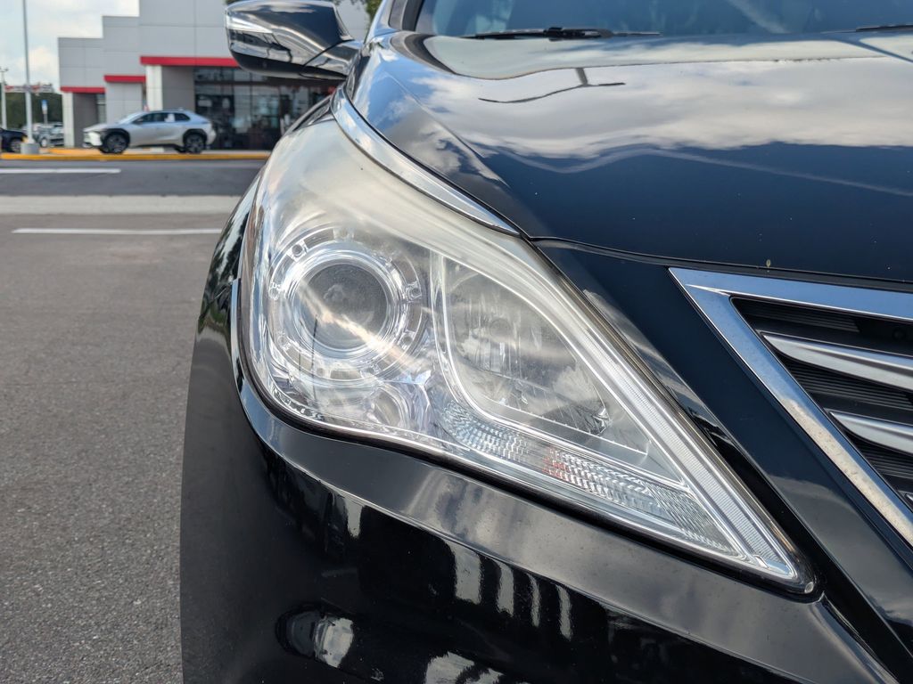 Vehicle image 26 of 31