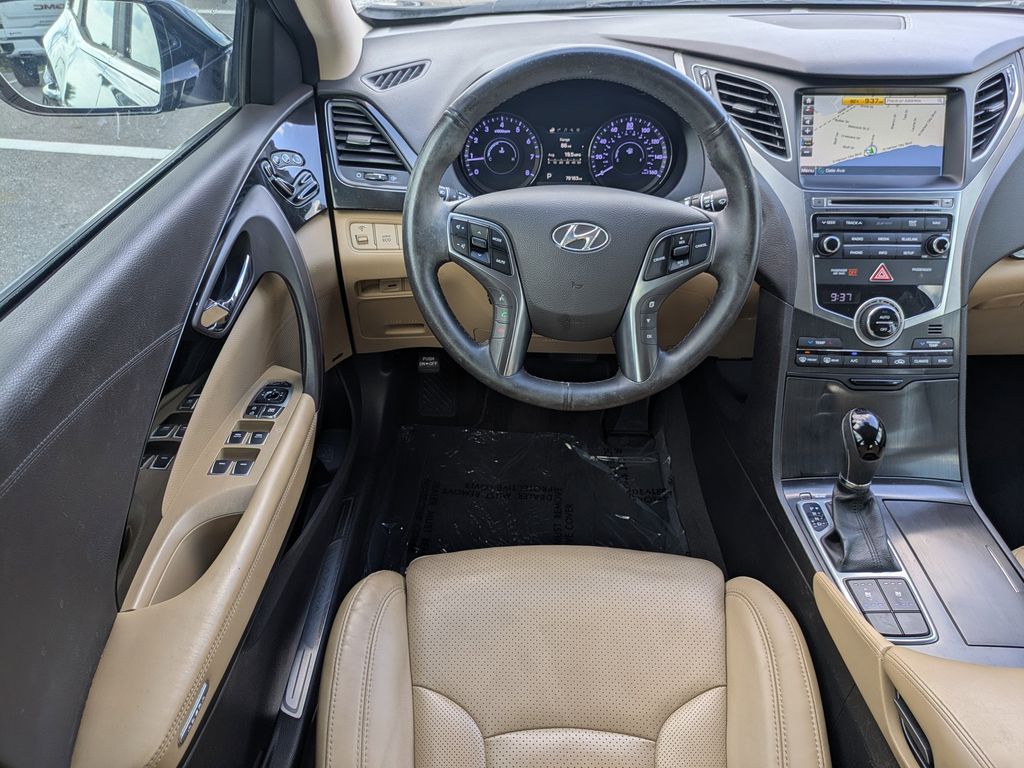 Vehicle image 13 of 31