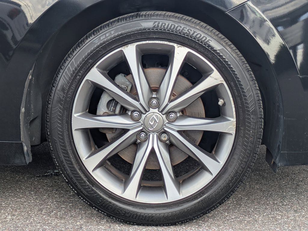 Vehicle image 10 of 31