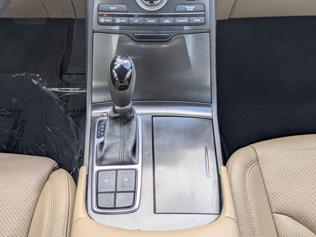 Vehicle image 19 of 31