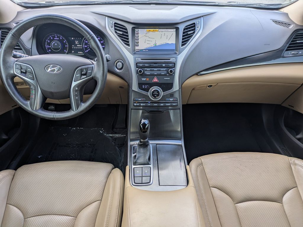 Vehicle image 14 of 31