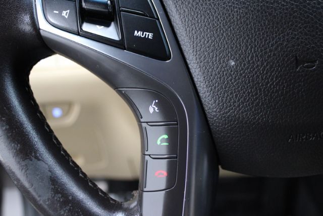 Vehicle image 19 of 27