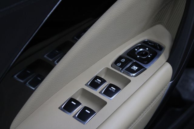Vehicle image 9 of 27