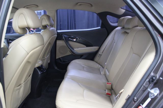 Vehicle image 21 of 27
