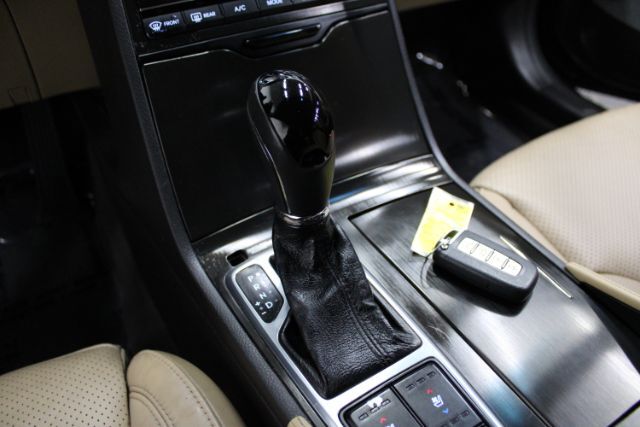 Vehicle image 15 of 27