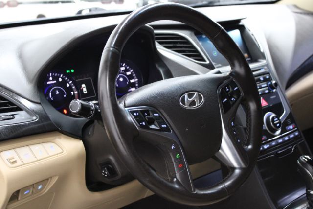 Vehicle image 12 of 27