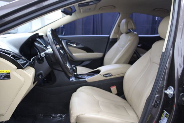 Vehicle image 10 of 27