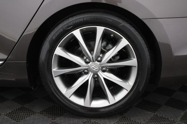Vehicle image 8 of 27