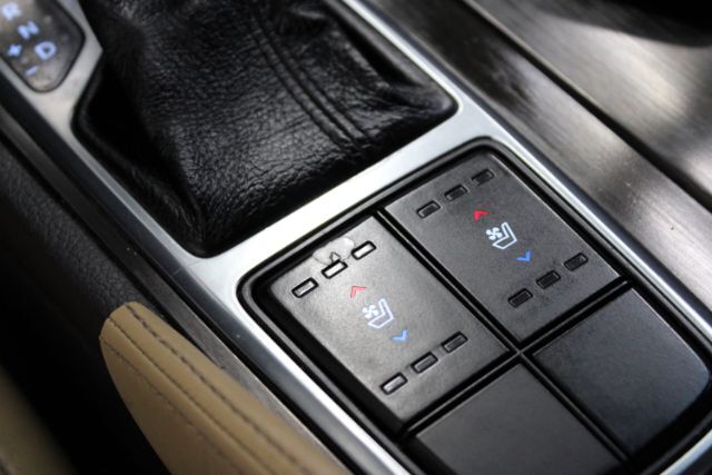 Vehicle image 14 of 27