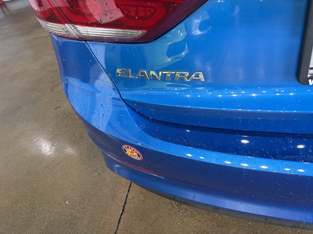 Vehicle image 17 of 39