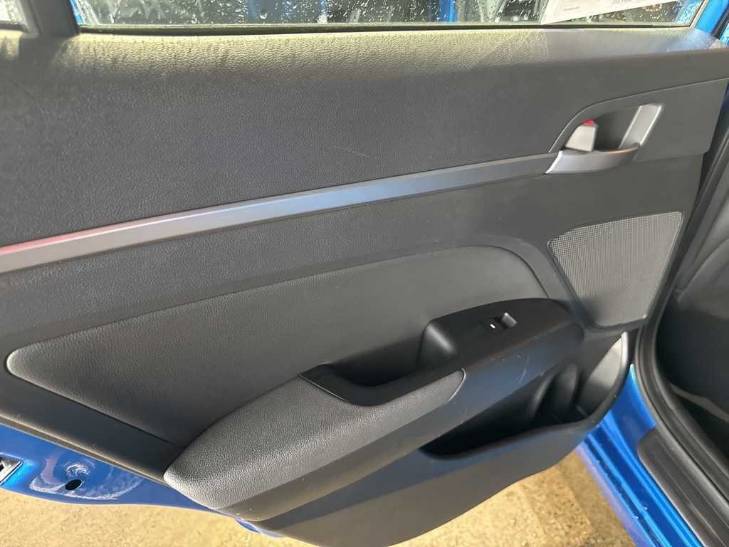 Vehicle image 33 of 39