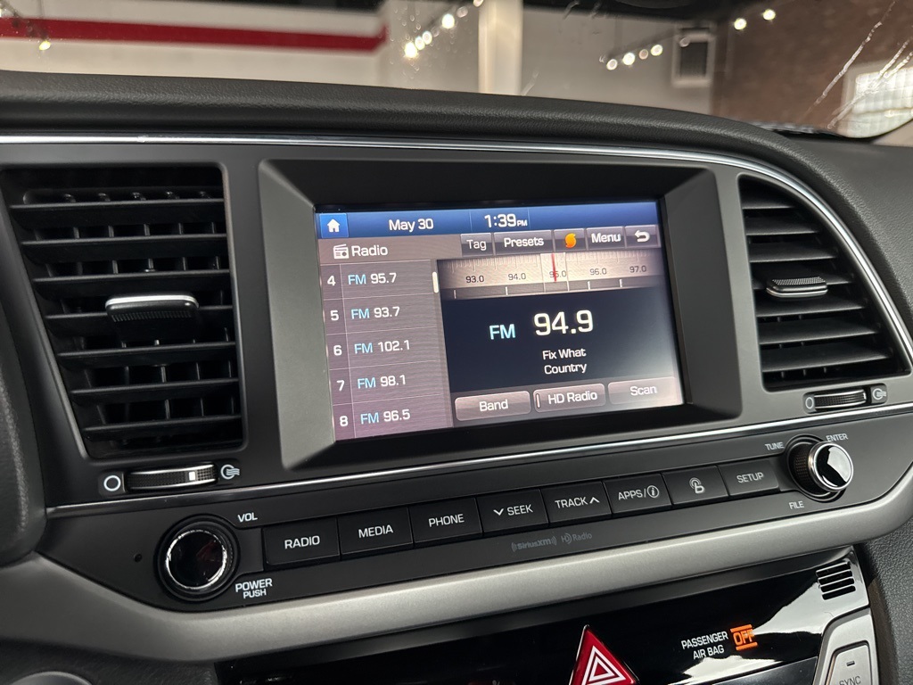 Vehicle image 10 of 39